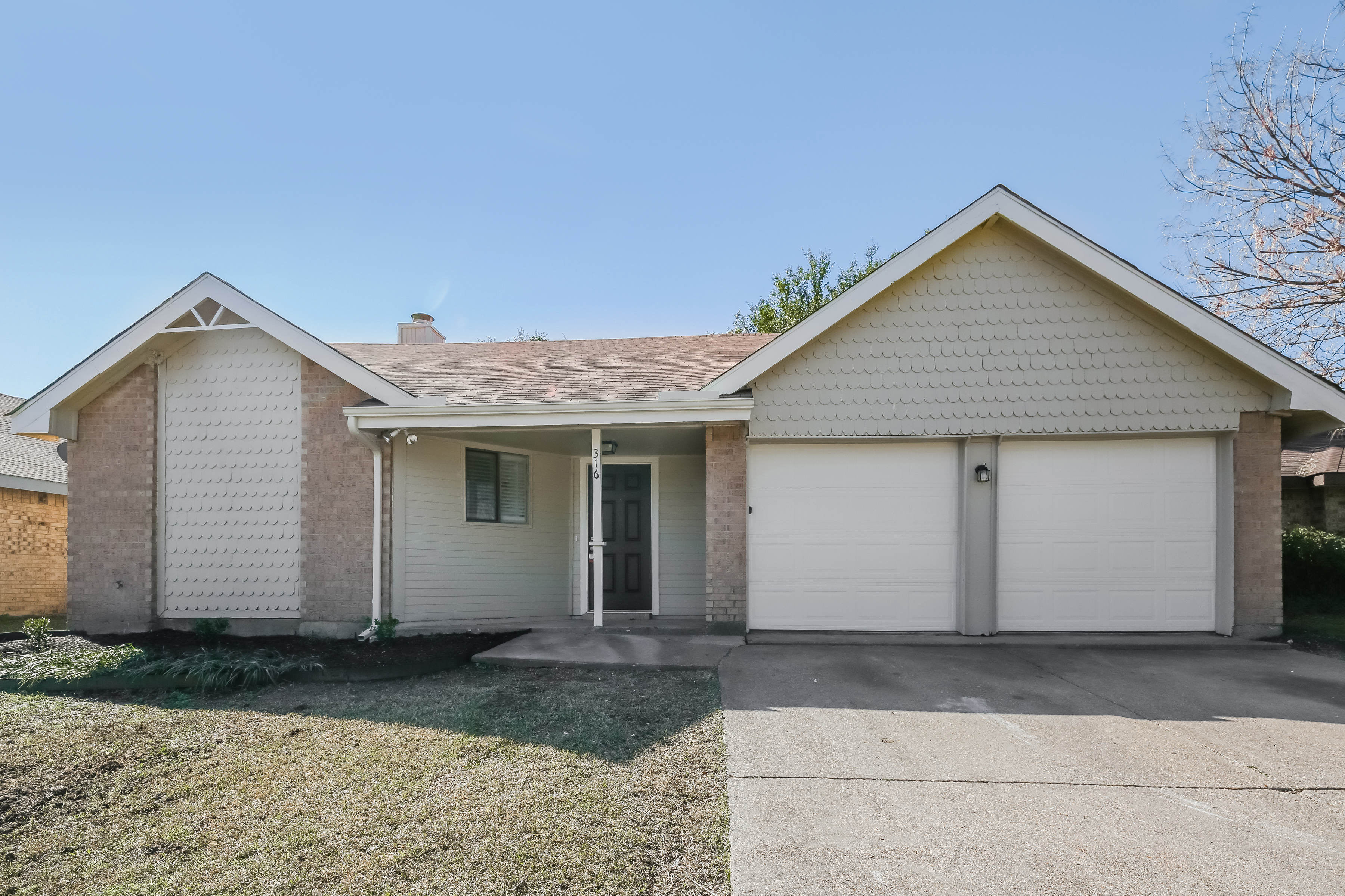 316 Kalmia Dr Arlington, TX 76018